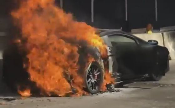 Тунинговано Lamborghini пламна като факла в Маями (видео)