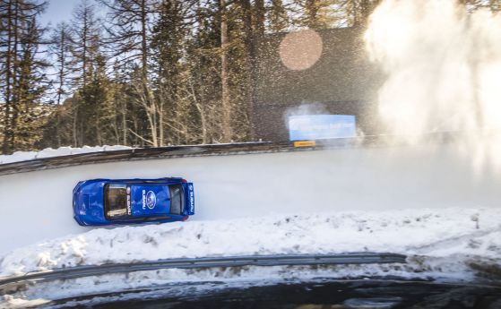 Subaru Impreza прелетя по писта за бобслей в Швейцария 