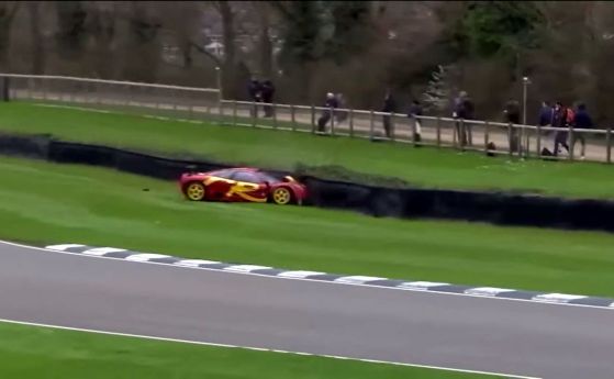 Барабанистът на Pink Floyd разби уникален McLaren F1 GTR (видео)