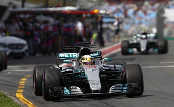 F1: Хамилтън недостижим през първия ден в Австралия