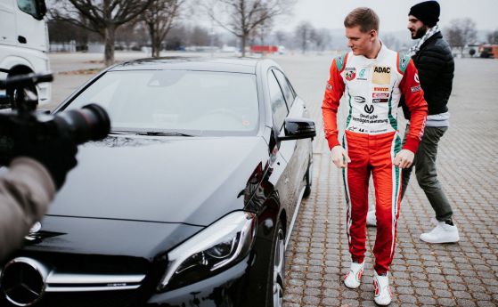  Мик Шумахер кара шофьорски курс на Mercedes-AMG A45 (видео)