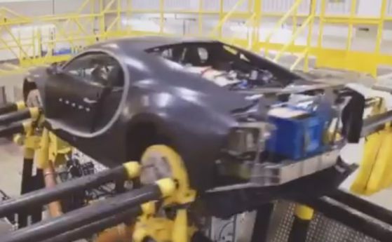 Bugatti Chiron минава през брутални тестове в лабораторията (видео)