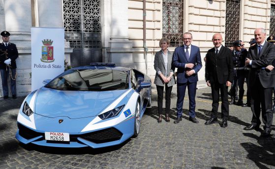 Италианската полиция подкара още една патрулка Lamborghini Huracan 
