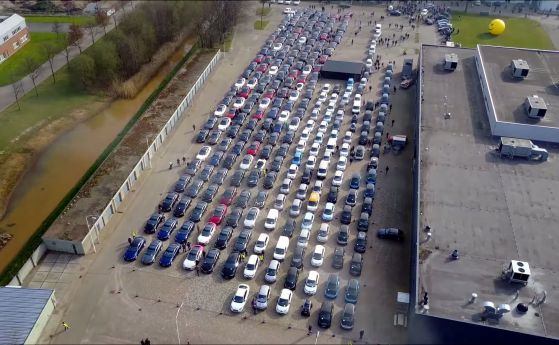 Холандците организираха най-големия парад на електрички 
