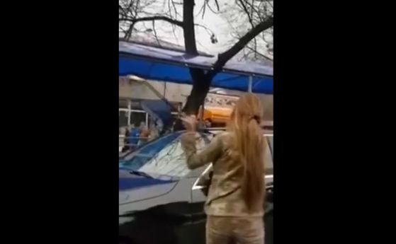 Казахстанска актриса разби колата на продуцента си с голф стик (видео)