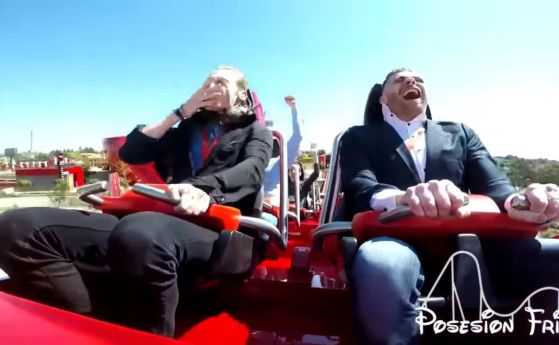 Радващ се на увеселителния парк на Ferrari отнесе гълъб със 180 км/ч (видео)