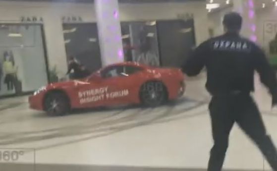 Руски кмет развъртя Ferrari-то си в мола (видео)