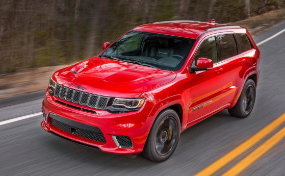 Jeep Grand Cherokee Trackhawk прави за смях спортни бегачки