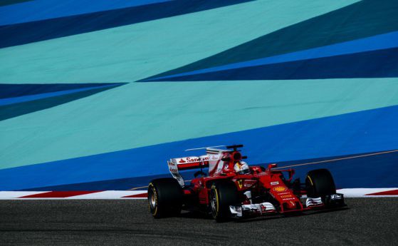F1: Фетел най-бърз в първия ден в Бахрейн