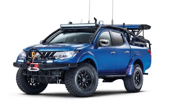 Mitsubishi показа бруталния потенциал на L200 с пустинен боец 