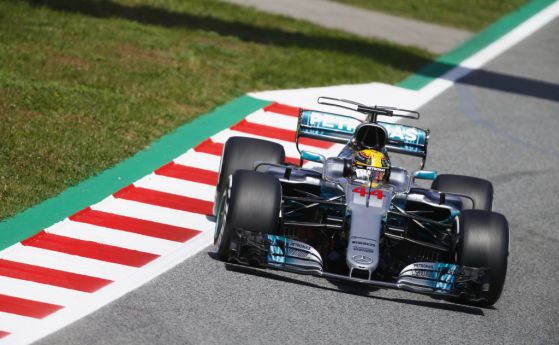 F1: Хамилтън спечели луд дуел с Фетел в Барселона