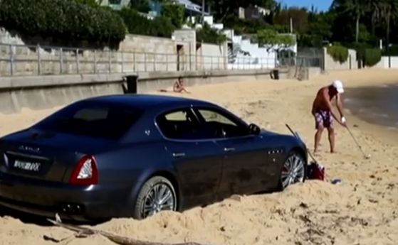 Безработен австралиец отиде играе голф... на плажа... с Maserati (видео)