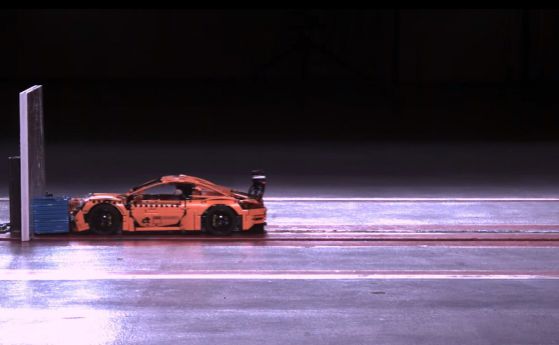 Издържа ли краш тест Porsche от Лего? (видео)