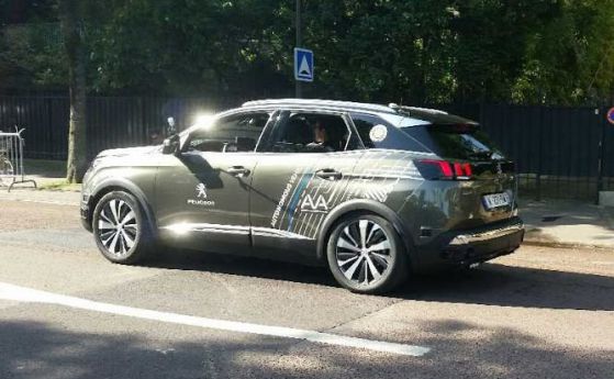 Автономен Peugeot 3008 обслужва „Ролан Гарос”