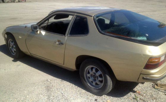 В Казахстан дадоха здраво Porsche за скрап срещу 500 долара