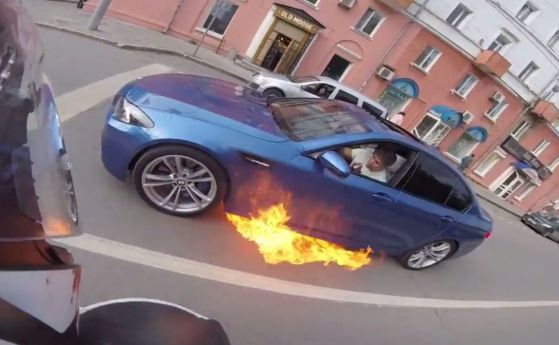 BMW M5 се замозапали като Samsung след гонка (видео)