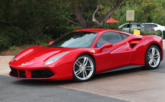Ако ще крадеш Ferrari, приготви си пари за гориво