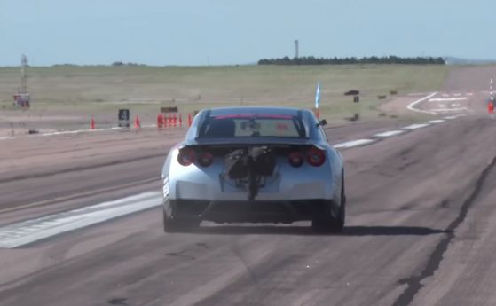 Nissan GT-R счупи рекорда на половин миля (видео)