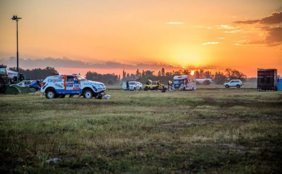 На крачка сме от топ 10 след етап 2 на Silk Way Rally 2017