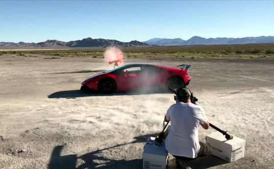 Lamborghini Huracan срещу... 20-милиметрово оръдие (видео)