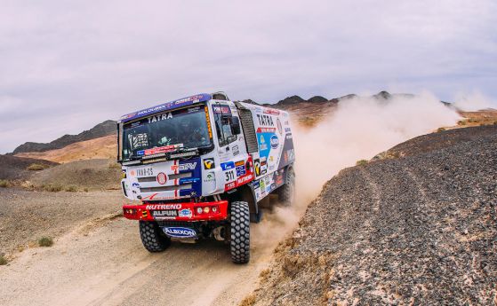 Българите бранят статуквото в етап 11 на Silk Way Rally 2017