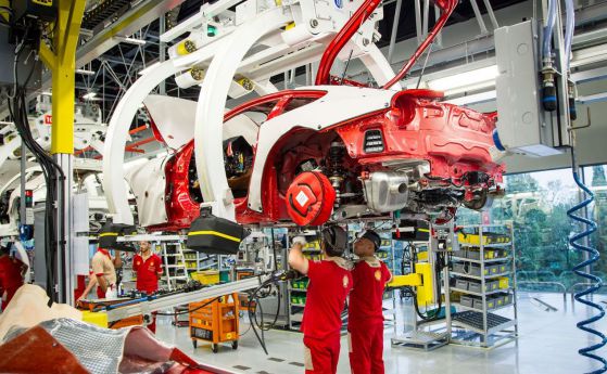 Работниците във Ferrari нямат право да си купят... Ferrari