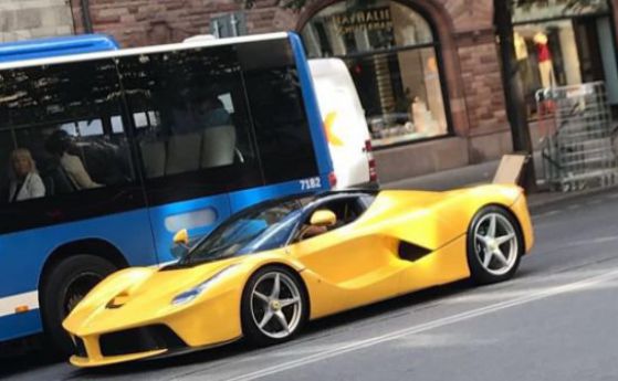 Златан Ибрахимович разхожда жълто LaFerrari в Стокхолм