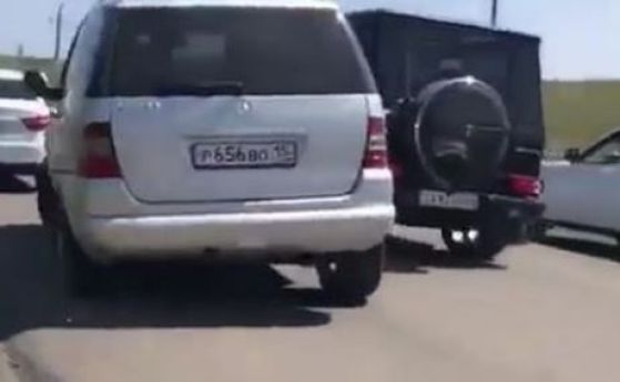Mercedes ML и G63 AMG в идиотска битка на пътя (видео)