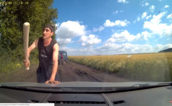 Ето как се правят селските обири в Русия (видео)