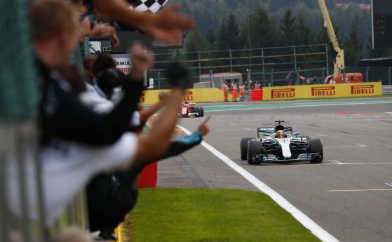 F1: Хамилтън превзе Спа, диша във врата на Фетел