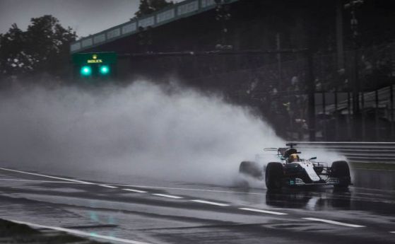 F1: Хамилтън свали рекорда на Шуми на подгизналата Монца