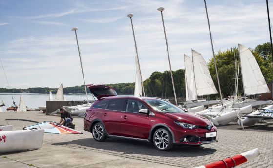 Новата Toyota Auris Touring Sports Freestyle кани за разходка извън пътя