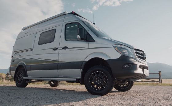 Winnebago Revel е брутален офроуд кемпер (видео)