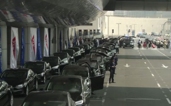 Дубай преминава на електрически таксита (видео)