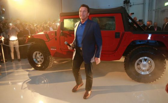 Арнолд Шварценегер представи изцяло електрически Hummer