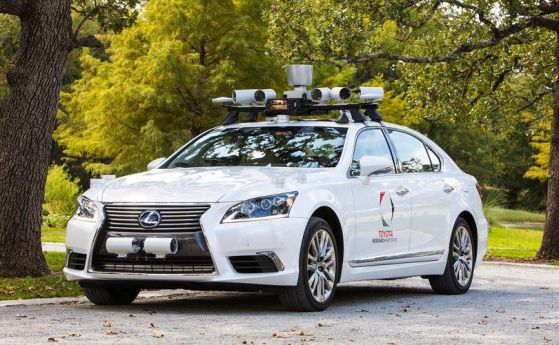 Toyota използва муле с два волана за автономни тестове (видео)