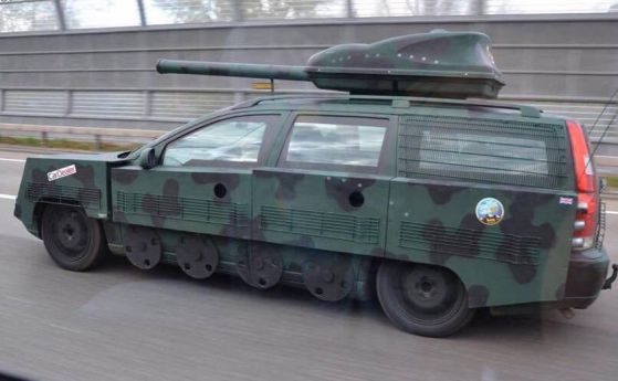 Волво е здраво като танк. Защо като? 