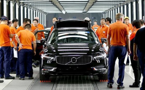 Швеция си търси дълг на Северна Корея за автомобили Volvo