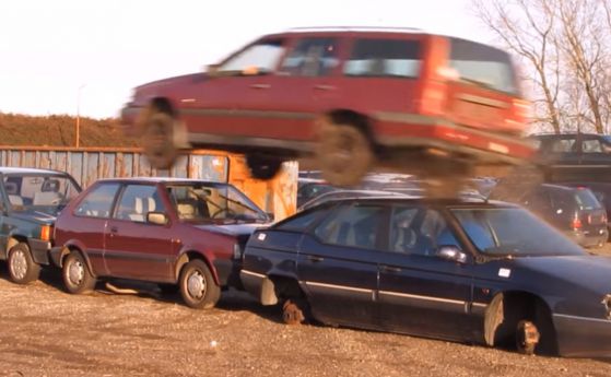 Колко катастрофи може да понесе едно Volvo? (видео)