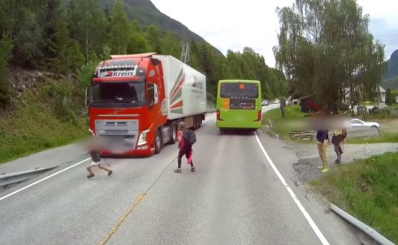 Ето как системата за аварийно спиране на Volvo спасява животи (видео)