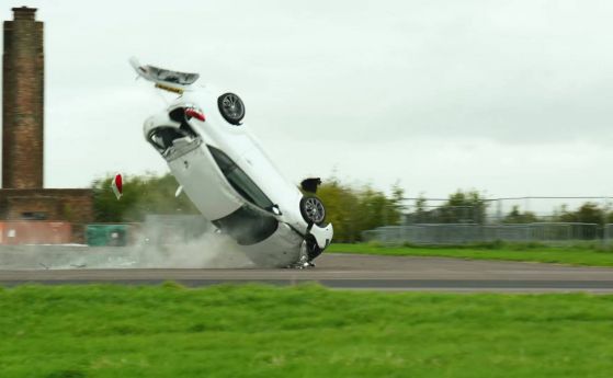 The Grand Tour унищожи чисто ново Renault Megane RS в пилотски кастинг (видео) 