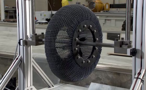 NASA измисли безвъздушна гума от титаниева мрежа (видео)