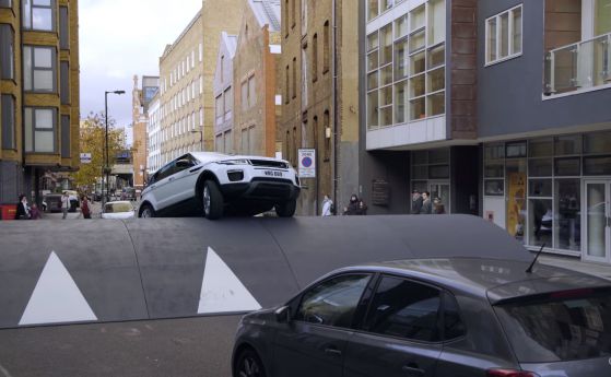 Легналият полицай, който само Range Rover Evoque може да премине (видео)