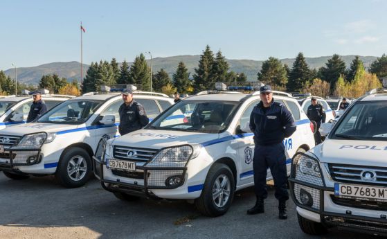 Охраняват границите с 290 нови китайски джипа