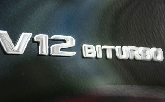 Mercedes приключва с V12 двигателите