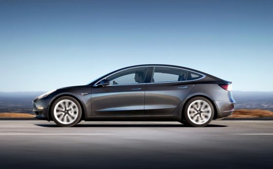 Tesla Model 3 е най-безопасната кола в САЩ (видео)