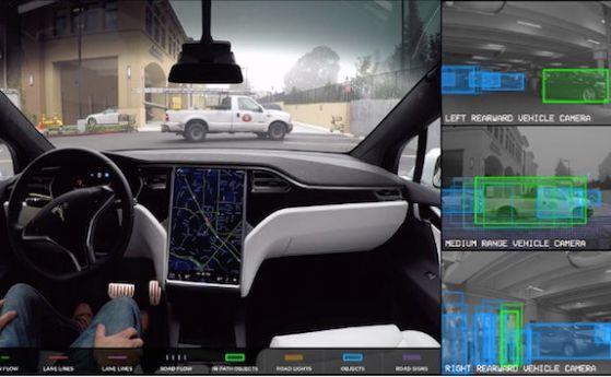 Пиян заспа зад волана на Tesla, автопилотът го повози