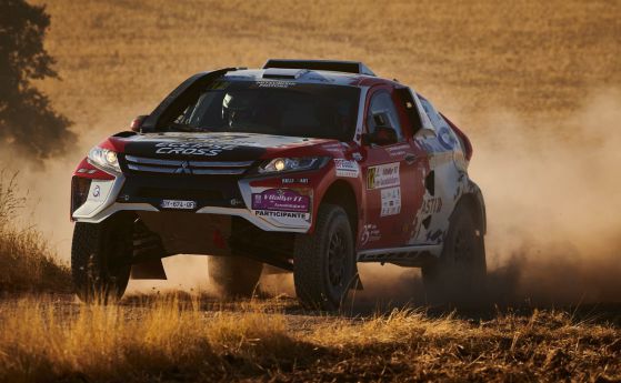 Испанка щурмува "Дакар" с Mitsubishi Eclipse Cross