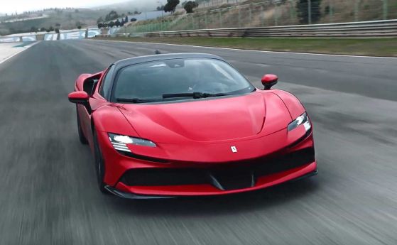 SF90 Stradale е първият хибрид на Ferrari. И е с 1000 конски сили!