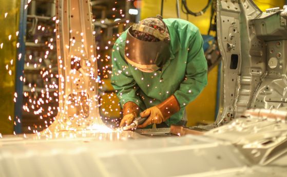 Nissan започва масови уволнения в заводите си в САЩ и Европа